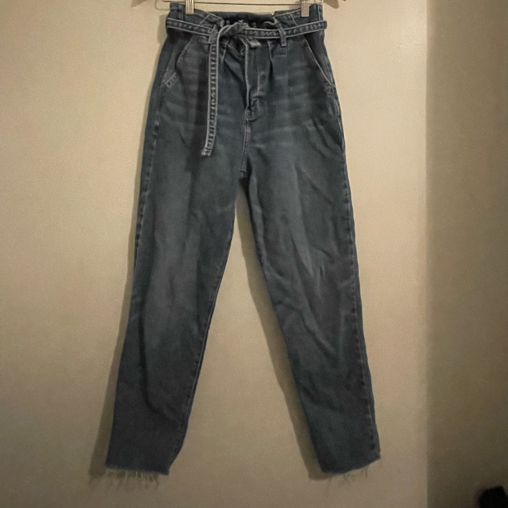 HOLLISTER mom jeans with belt